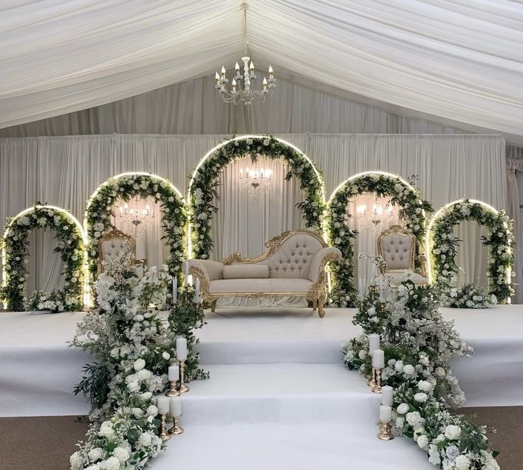 Subhash Sahu - Wedding stage bohot royal aur elegant lag raha tha. Flowers beautifully arranged the.