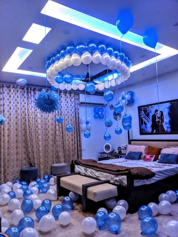 Aman Bansod - Room décor bohot cozy aur clean lag raha tha. Lights aur balloons perfectly arranged.”